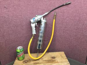 lot 168 image: CAMPBELL HAUSFELD TL-1037 Air Grease Gun