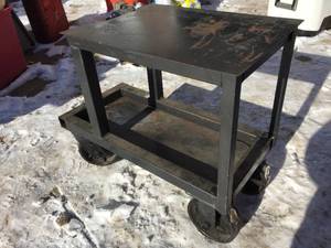 lot 192 image: Custom Heavy Duty Rolling Shop Stool - 25 12 x 12 x 21
