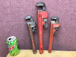 lot 194 image: 3 Pipe Wrenches - ERIE TOOL WORKS 10 - SERVESS 14 - CRAFTSMAN 10