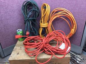lot 203 image: 4 Extension Cords