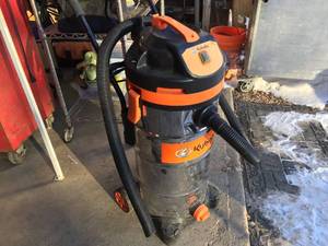 lot 224 image: KUBOTA EC808N 12 Gallon WetDry Vacuum - Works