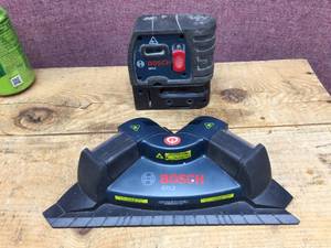 lot 218 image: BOSCH GPL5 Point Alignment LaserGTL2 Laser Level - Square
