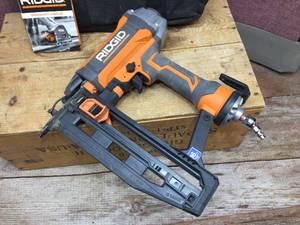 lot 227 image: RIDGID R250SFF3 Pneumatic Straight Finish Nailer 16 Ga - Very Nice