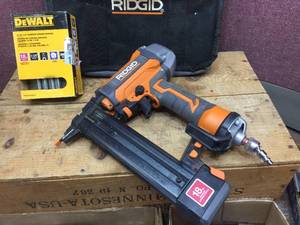 lot 228 image: RIDGID - R150FSF3 18 Ga Finish Stapler with Bag - Nice