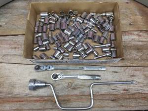 lot 234 image: CRAFTSMAN 38 Dr Ratchets - Extensions - SAEMetric Sockets