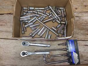 lot 235 image: CRAFTSMAN 14 Dr Ratchets - Extensions - Sockets
