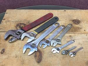 lot 251 image: 8 Adjustable Crescent Style Wrenches - Including Minis