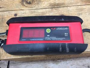 lot 250 image: SCHUMACHER SP1297 3A-12V Battery ChargerMaintainer