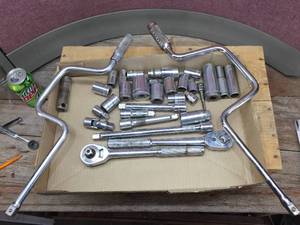 lot 256 image: 12 Dr Ratchets - Extensions - Sockets - Variety Brands