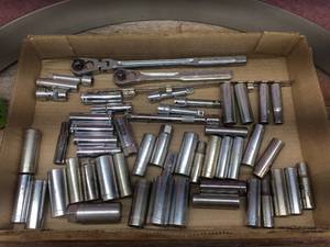 lot 257 image: CRAFTSMAN 38 Dr Ratchets - Extensions - Sockets - SAEMetric