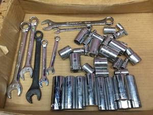 lot 271 image: CRESCENT Brand Wrenches - Sockets