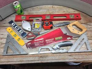 lot 291 image: Carpenter Tool Group - Levels - Squares - Saws - Tape Measures