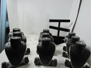 lot 45 image: Display StandsBusts