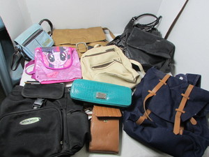 lot 46 image: Purses