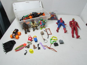 lot 72 image: Toy lot
