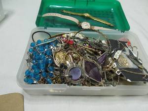 lot 17 image: Costume Jewelry