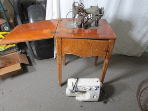 lot 31 image: Vintage Sewing Machines