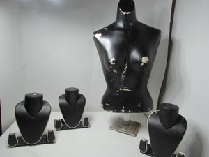 lot 35 image: Vintage Mannequin and Necklace Bust Displays