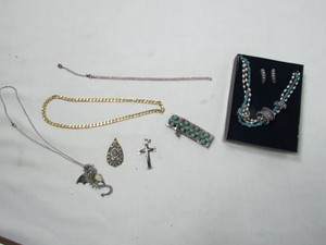 lot 11 image: Costume Jewelry