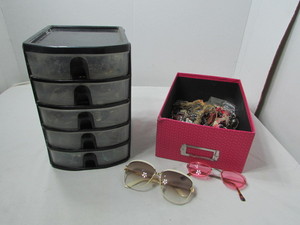 lot 21 image: Costume Jewelry