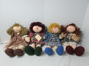 lot 88 image: Vintage Boyd Bears Dolls