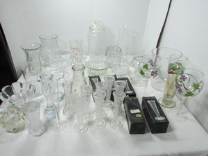lot 111 image: Clear Glass Vases
