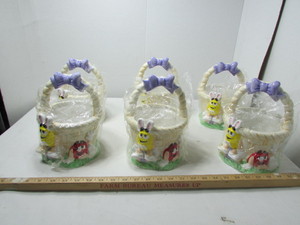 lot 112 image: Easter Planters