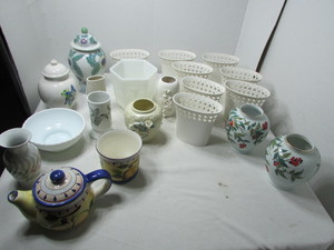 lot 113 image: Planters and Vases