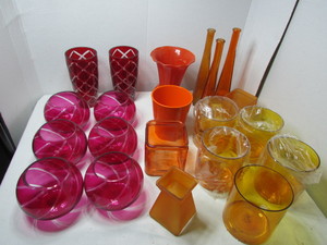 lot 118 image: Glass Vases