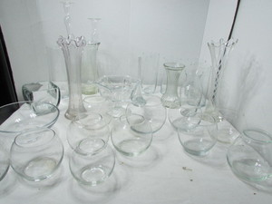 lot 120 image: Clear Glass Vases
