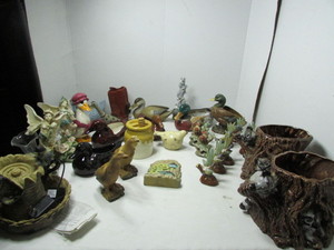 lot 136 image: Wildlife Floral Planters and Figurines