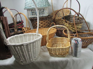 lot 144 image: Whicker Basket Planters
