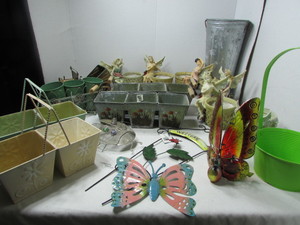 lot 145 image: Planters and Garden Decor