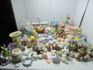 lot 152 image: Easter Decor