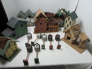 lot 153 image: Bird Houses