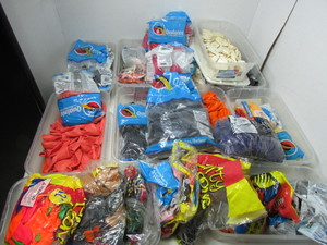 lot 166 image: Balloons