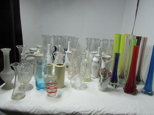 lot 171 image: Rose Bud Vases