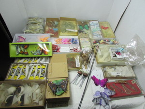 lot 173 image: Crafting Accessories