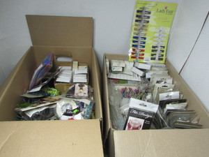 lot 177 image: Corsage Accessories