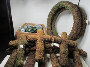 lot 183 image: Twiggy Wreaths and Crosses