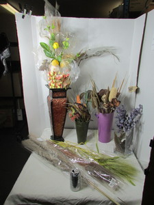 lot 198 image: Artificial Floral Pieces