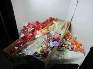 lot 199 image: FloralVase Picks