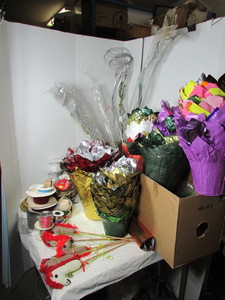 lot 200 image: Floral Supplies