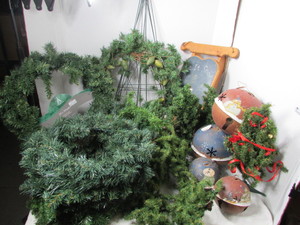lot 201 image: Wreaths