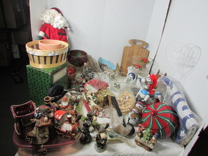 lot 203 image: Christmas Lot