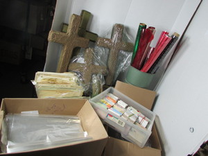 lot 205 image: Floral Supplies