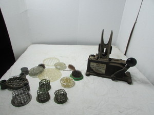 lot 209 image: Vintage B&K Floral Stemming Machine