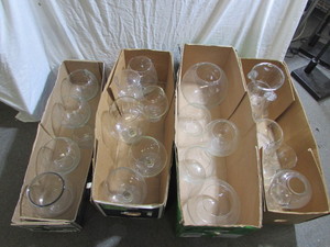 lot 213 image: Clear Glass Bubble Vases