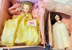 lot 40 image: Madame Alexander Dolls Sleeping Beauty 1595 and Juliet 1370 in Original Boxes