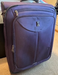 lot 22 image: TravelPro 27 Inch Upright Suitcase wspinner wheels & multiple travel bags